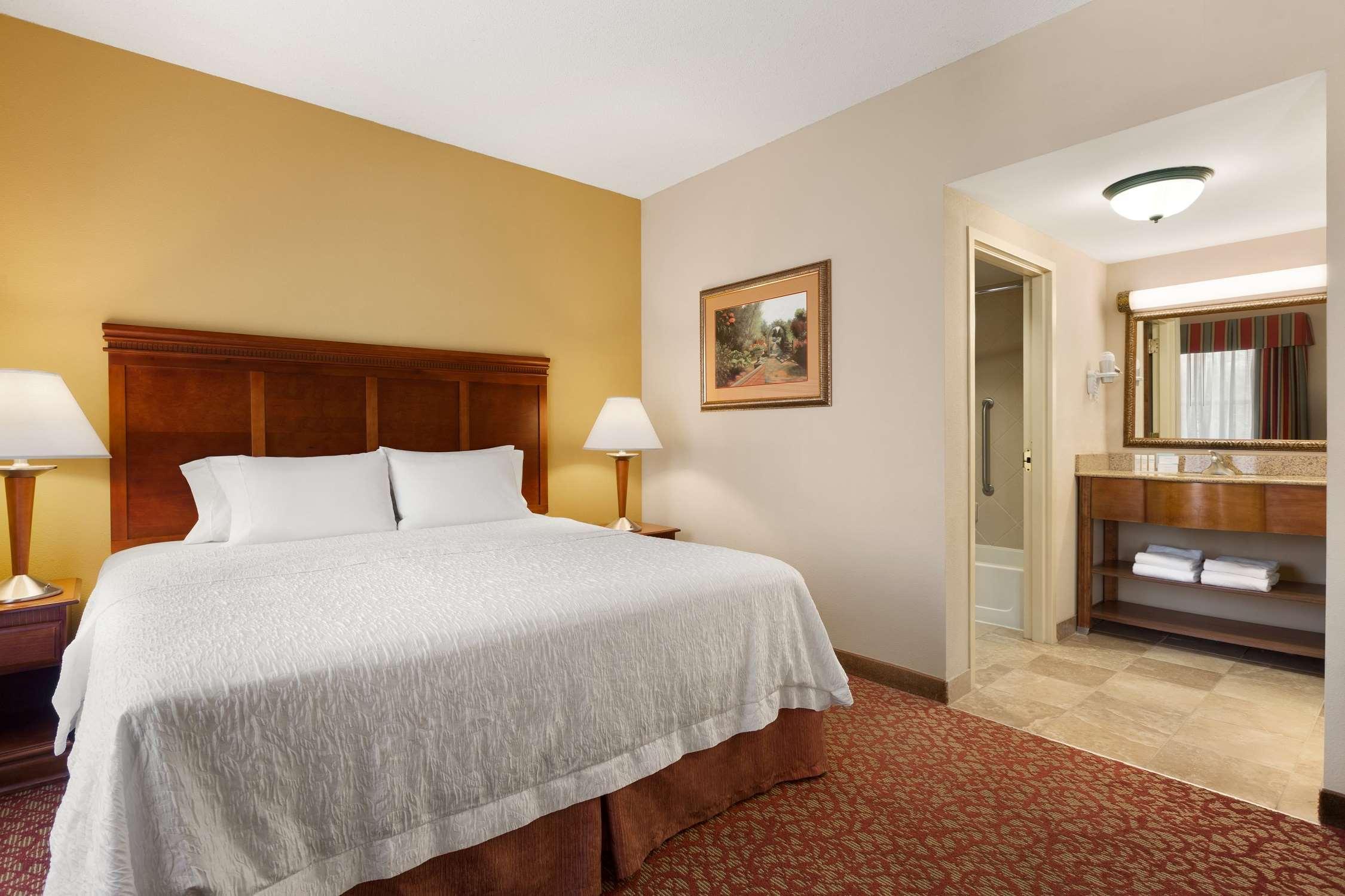 Hotel Hampton & Historic District 3*