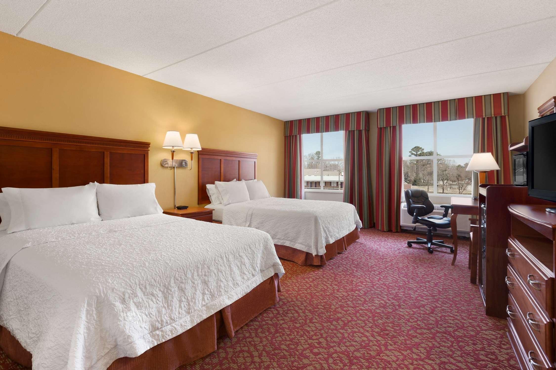 Hampton & Historic District Hotel 3*