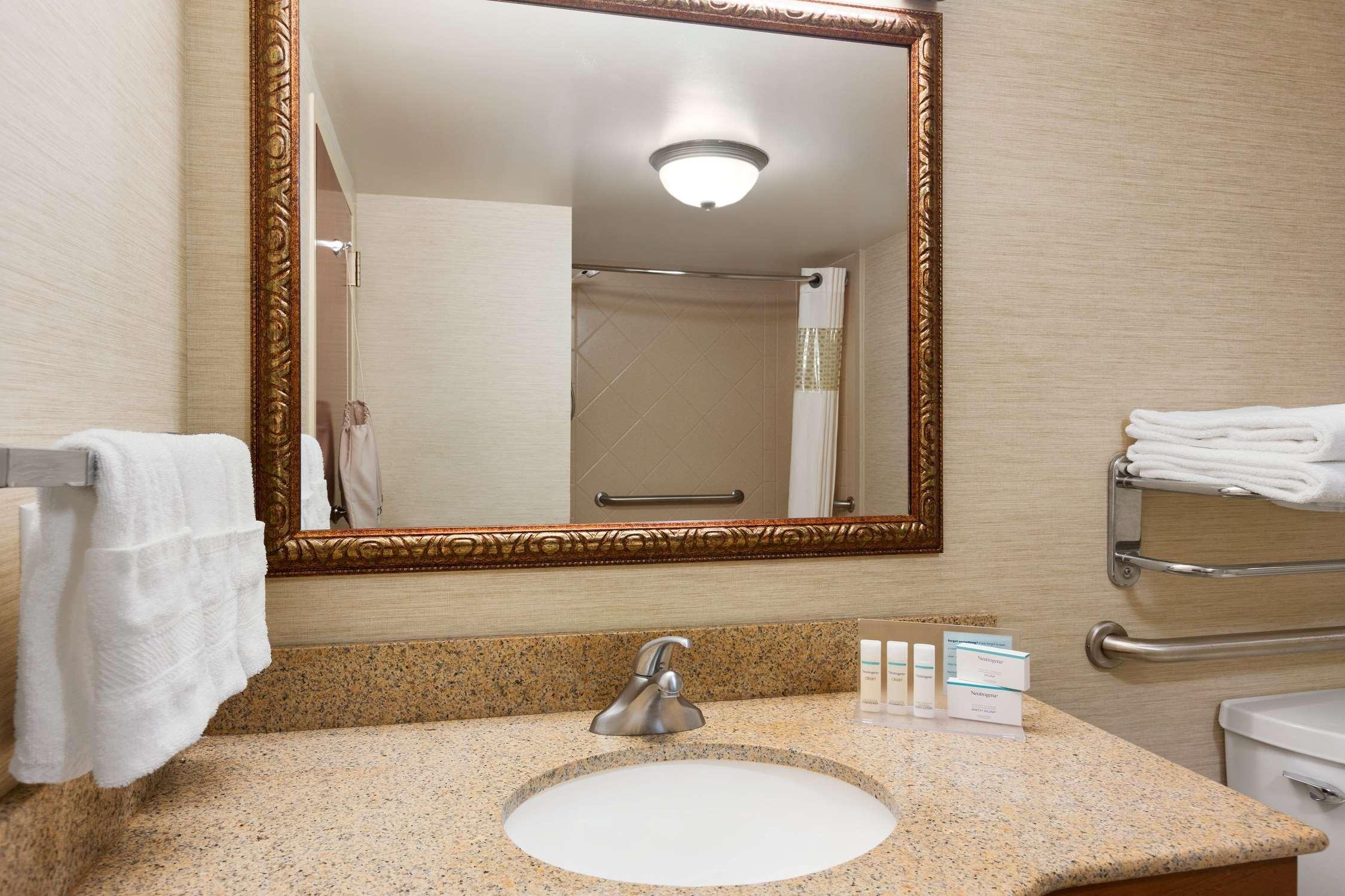 Hampton & Historic District Hotel 3*