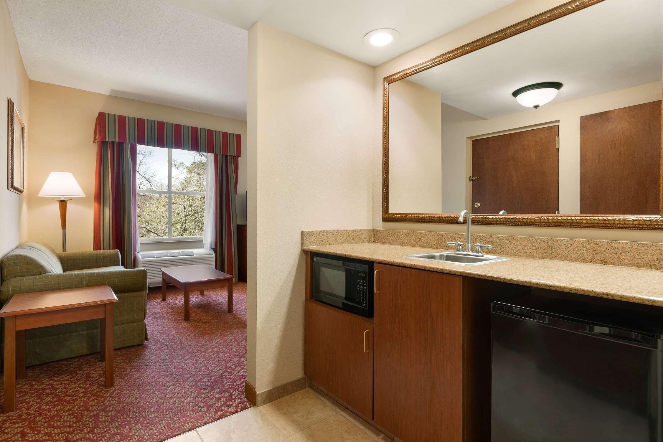 Hotel Hampton & Historic District
