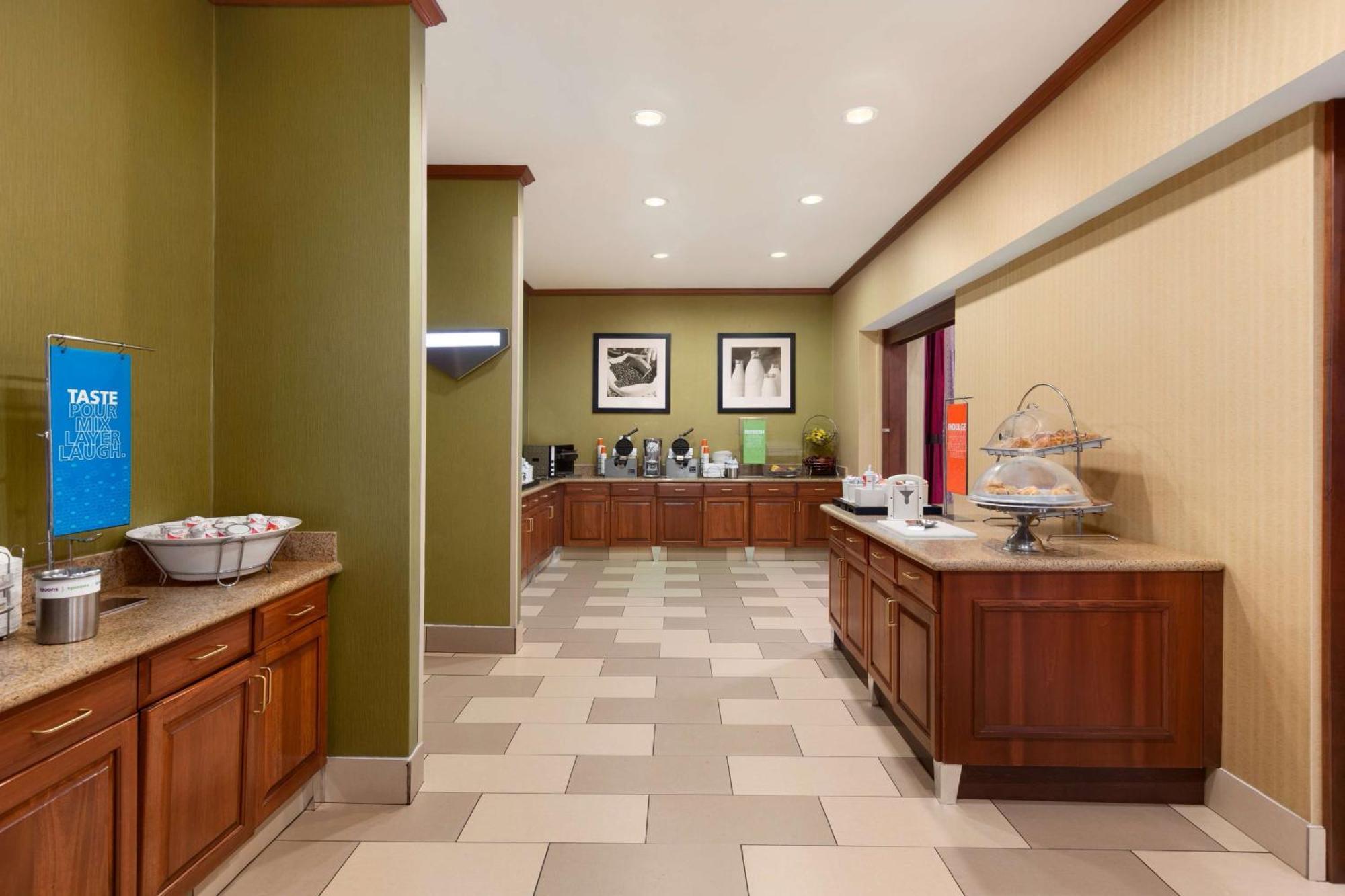 Hampton & Historic District Hotel 3*
