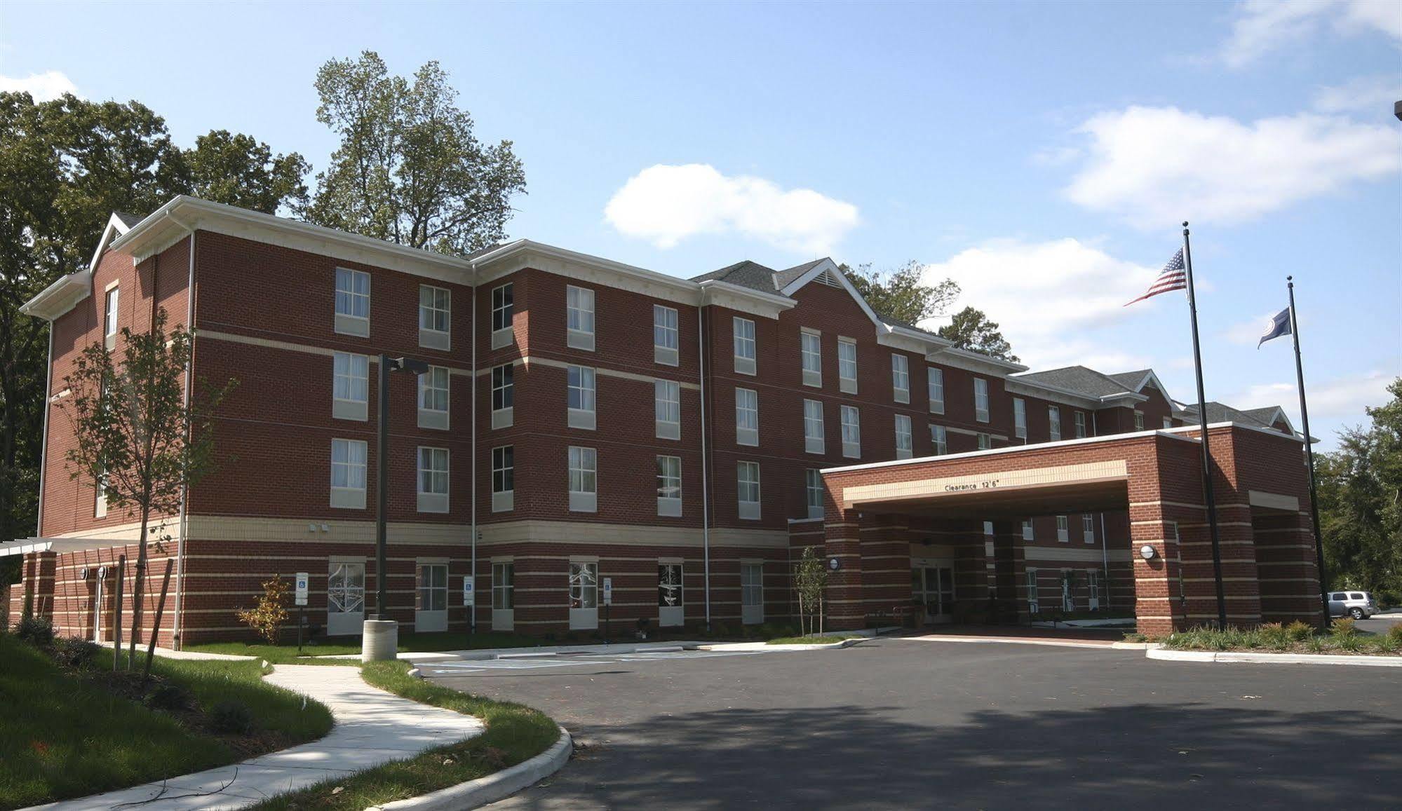 Hampton & Historic District Hotel