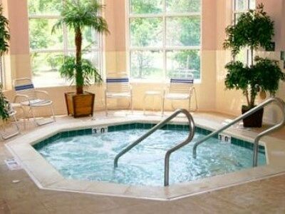 Hampton & Historic District Hotel 3*