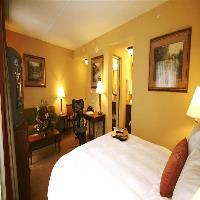 Hotel Hampton & Historic District 3*