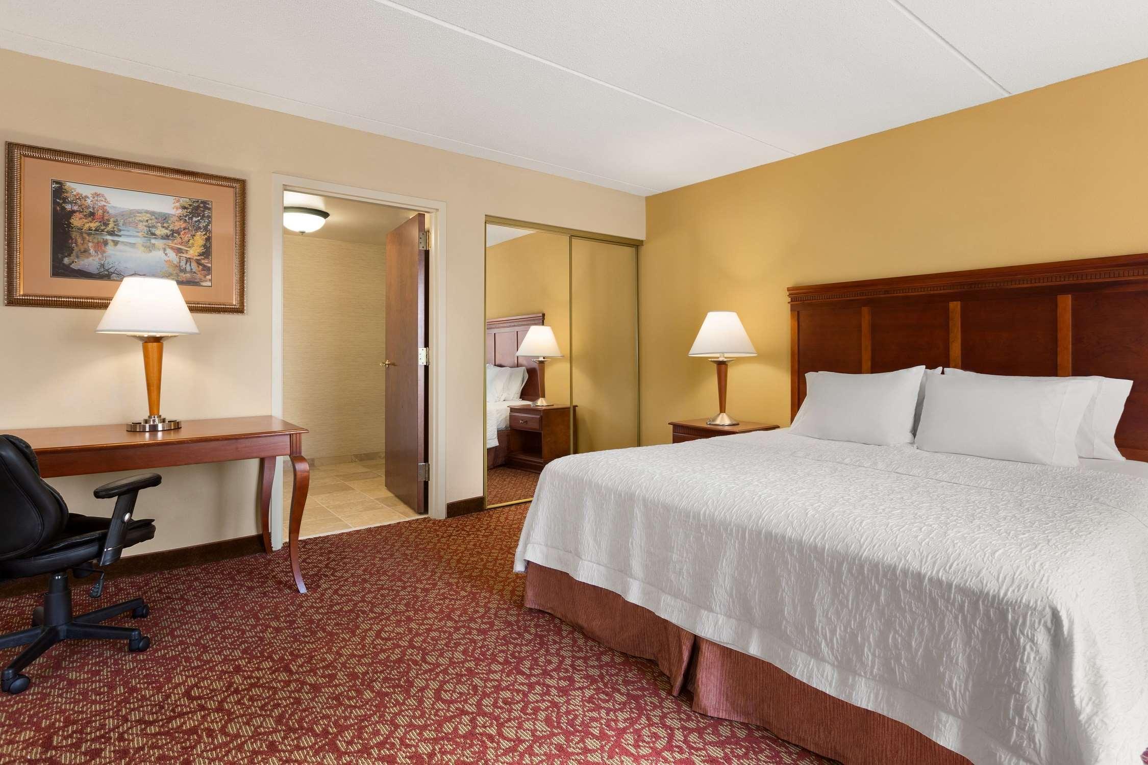 Hotel Hampton & Historic District 3*